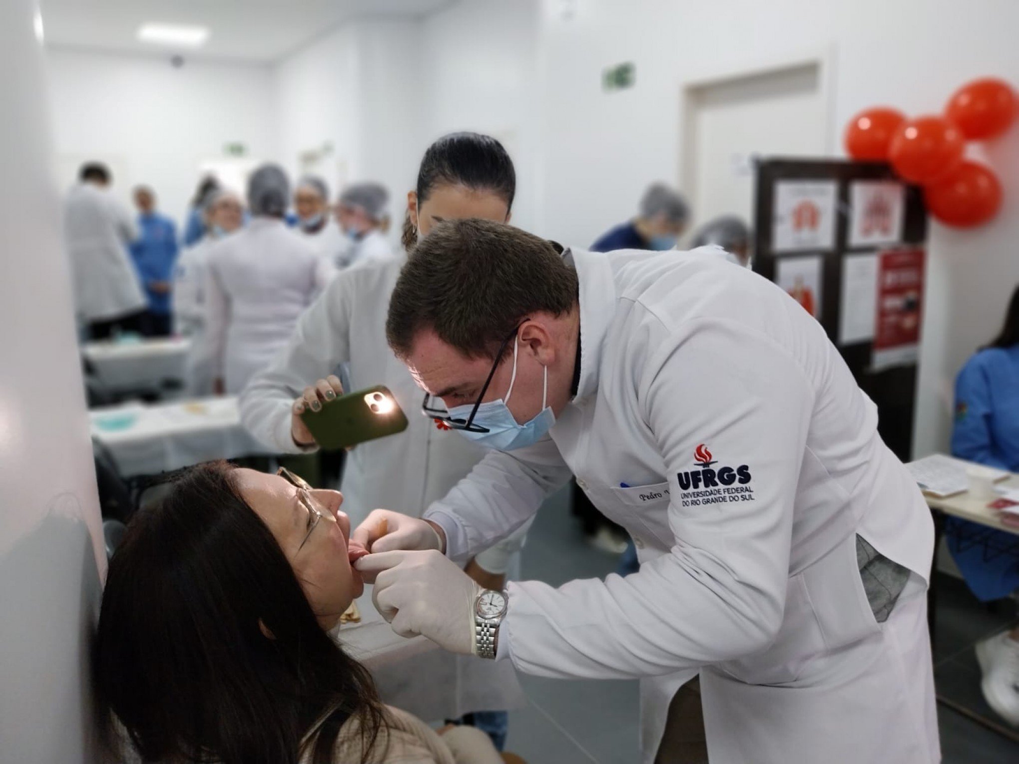 FIQUE ATENTO: Exame preventivo de câncer de boca é alerta para jovens
