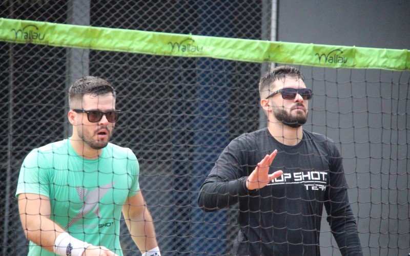 Thales Mendes e Felipe Palharini (de verde), campeões da categoria Masculino C