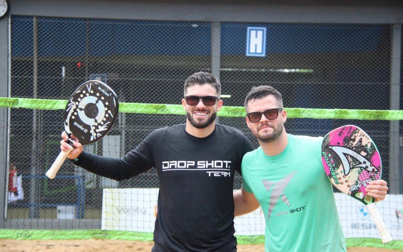 Thales Mendes e Felipe Palharini (de verde), campeões da categoria Masculino C