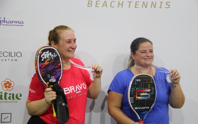 Debora Schüler e Thaís Santos, vice-campeãs da categoria Feminina Iniciantes