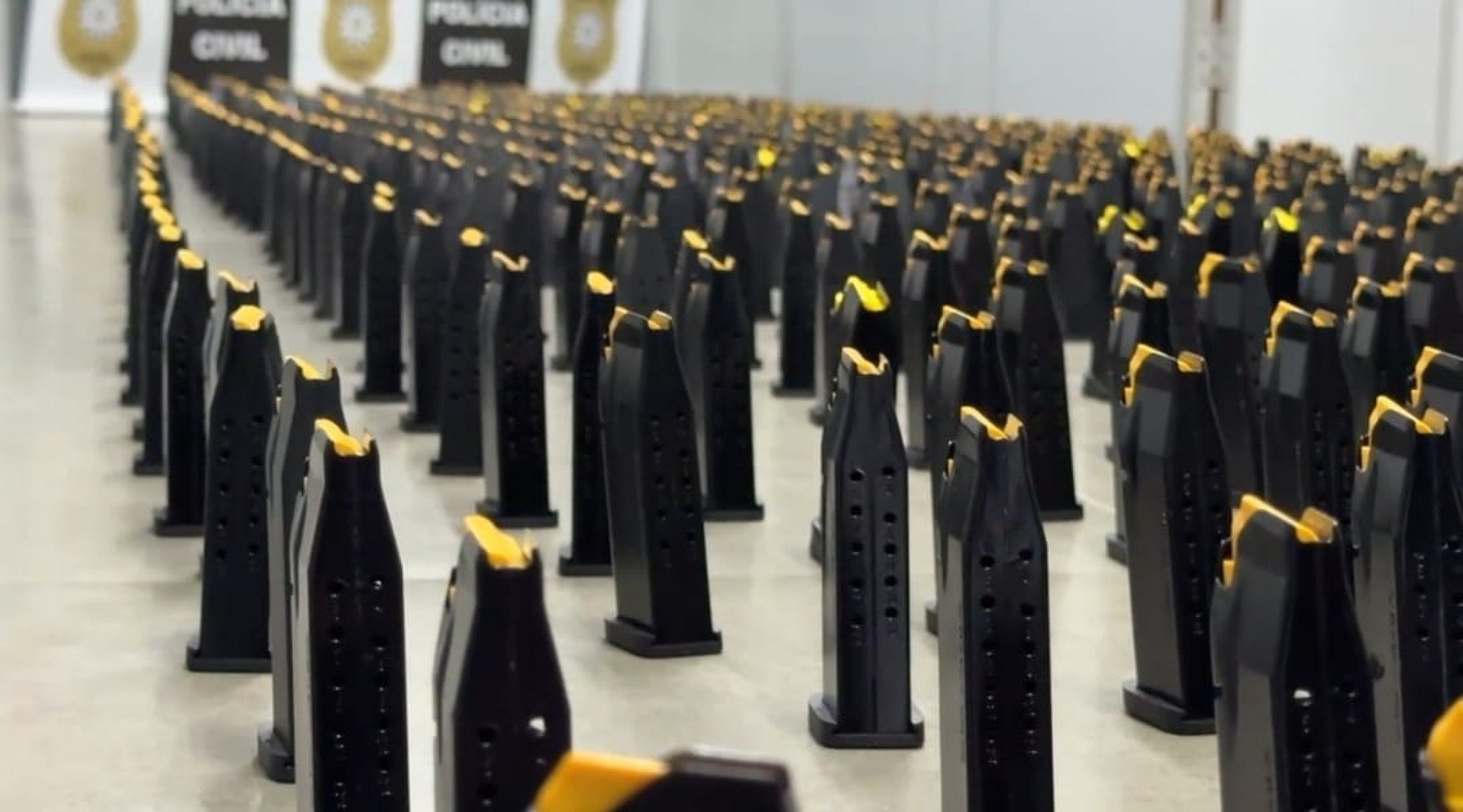 Dupla é presa com mais de 1,8 mil carregadores de pistola em São Leopoldo