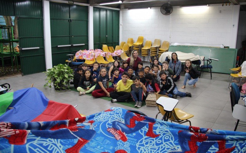Turminha do 4º ano na maior alegria durante o 5º Festival de Cabanas