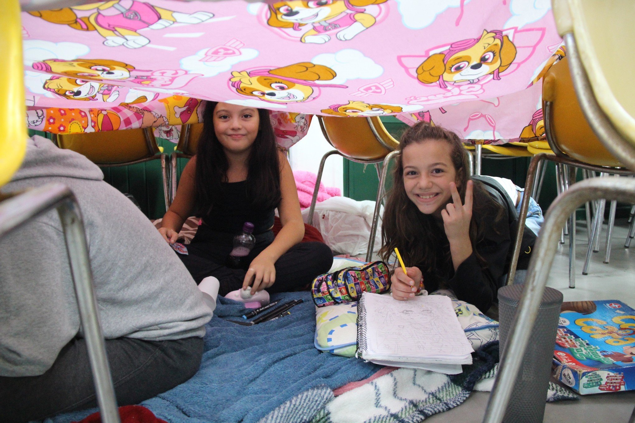 Lençóis viram cabanas e escola se transforma em mundo de imaginação na 10ª Semana do Brincar em Novo Hamburgo