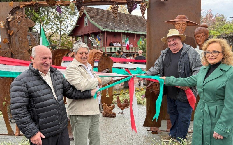 Gramado recebe comitiva da Itália e inaugura monumento em homenagem aos imigrantes