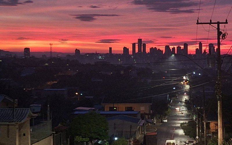 PREVISÃO DO TEMPO: Amanhecer colorido antecede dias com alto risco no Rio Grande do Sul | abc+