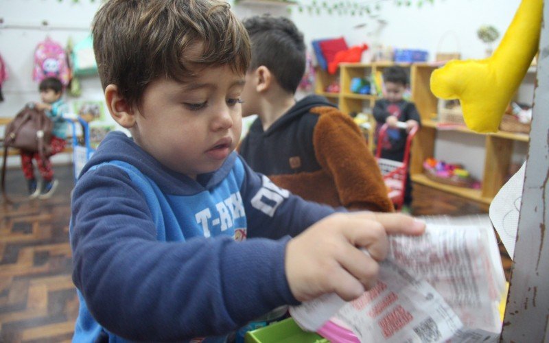 Desde cedo, alunos aprendem sobre importância de pedir a nota fiscal