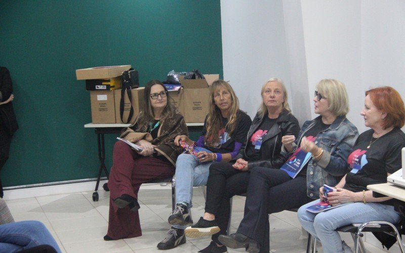 Lançamento do livro Mesa de Arte na Praça - Práticas de coletividade e ação artística em movimento