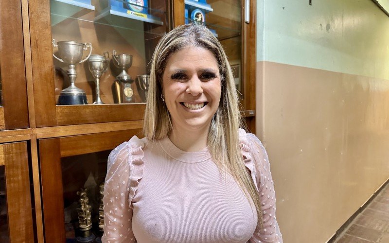 Diretora do Colégio Estadual Santos Dumont, Luana Manéa
