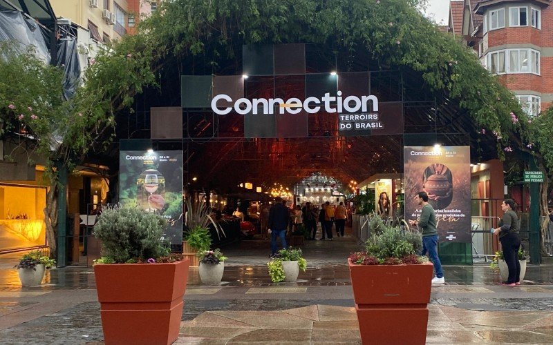 Rua Coberta, Connection