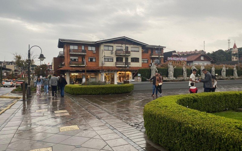 Chuva chega em Gramado e frente fria amanhã deve derrubar temperaturas