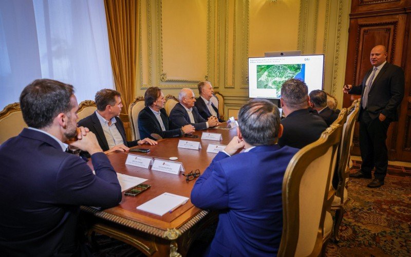 Eduardo Leite assinou decreto que confere segurança jurídica para sequência do investimento privado no Litoral Norte | abc+