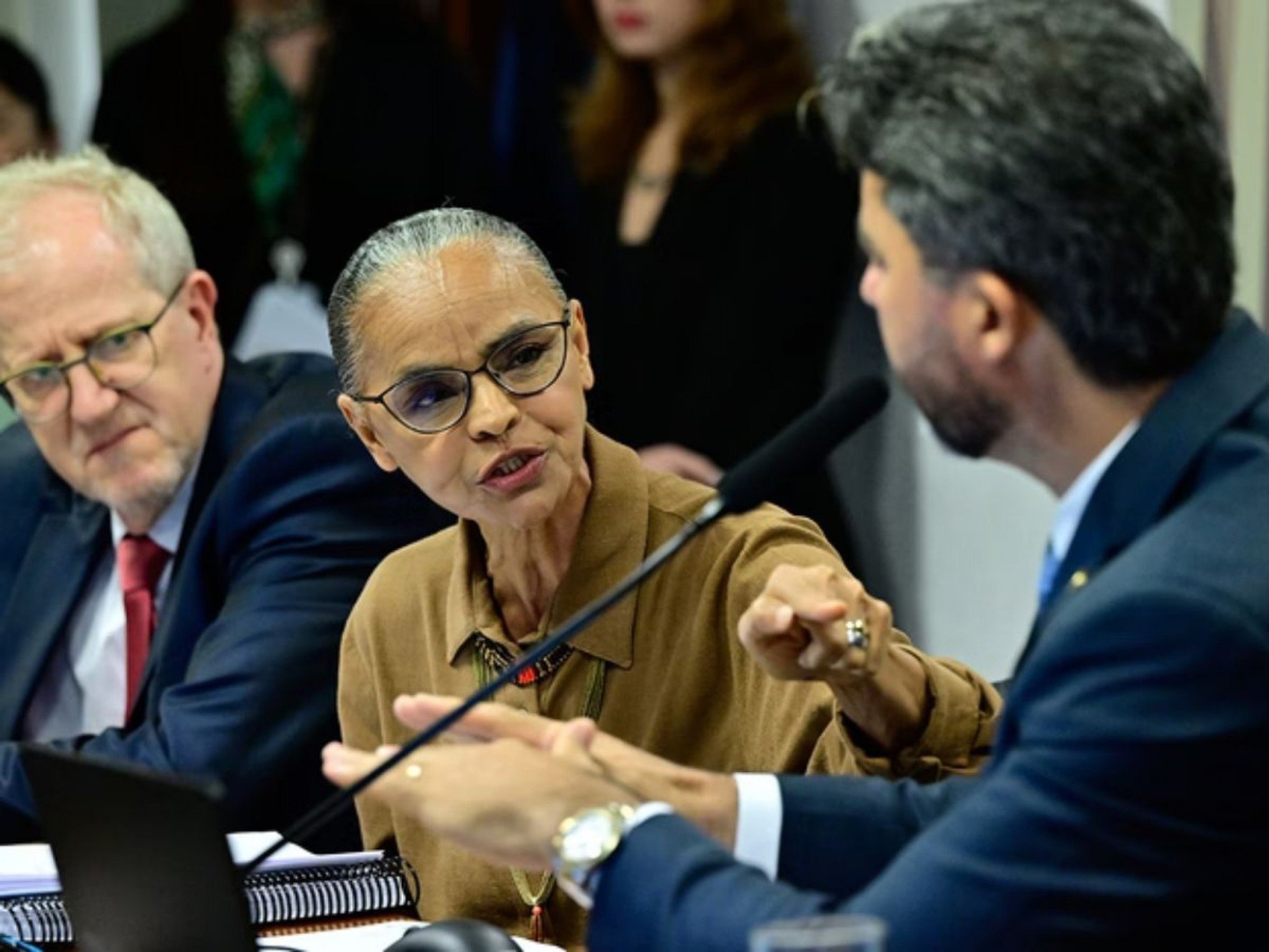 Marina Silva é hospitalizada após dor na lombar; exame indica "leve fratura"