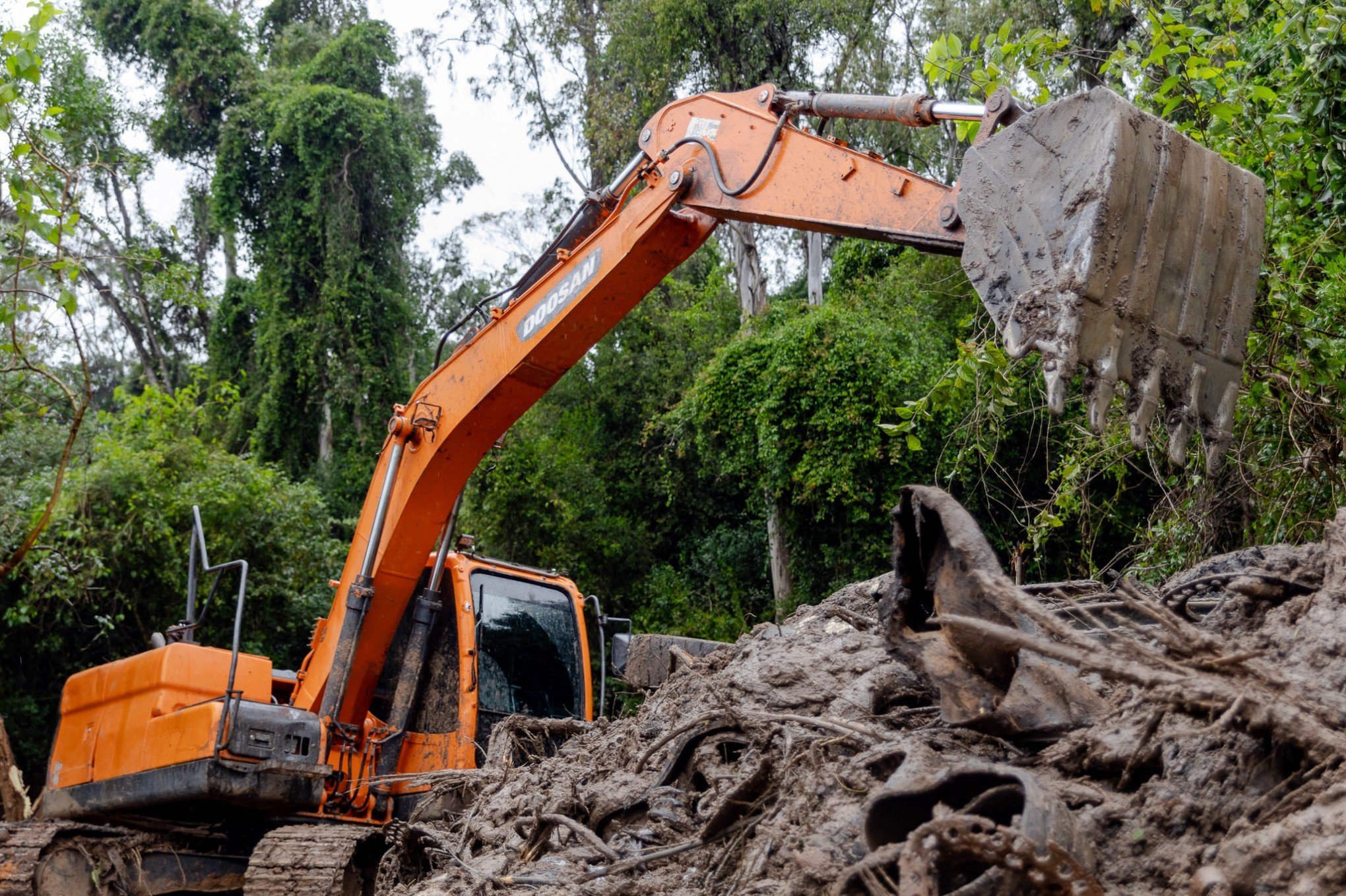 Começa o desassoreamento do Arroio Brigadeira no bairro Olaria, em Canoas