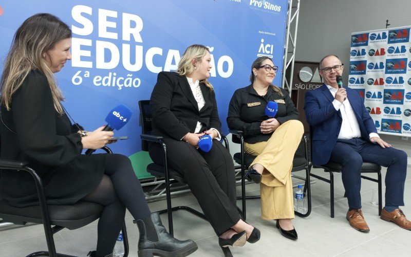 Francine, Audri, Lilian e Arthur Filho durante o debate | abc+