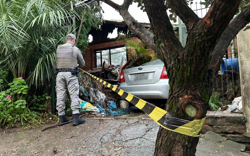 Incêndio destrói casa e deixa uma pessoa ferida em Novo Hamburgo | abc+