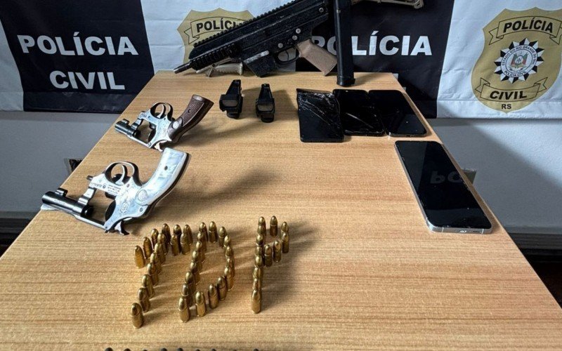 Dois homens são presos com submetralhadora artesanal em Novo Hamburgo durante operação contra quadrilha de roubo de veículos | abc+