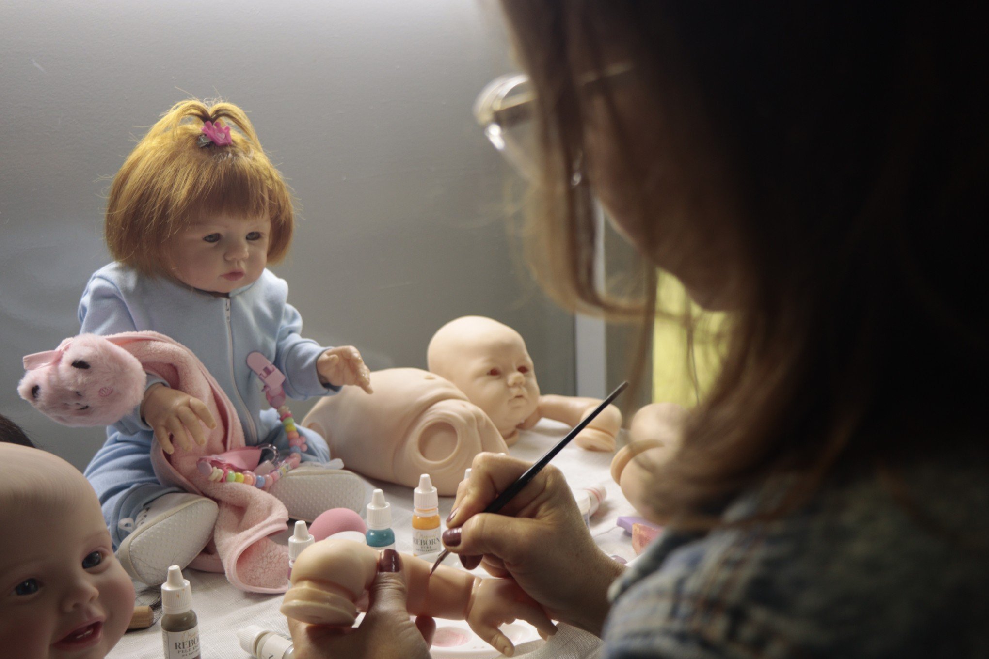 BEBÊ REBORN: Conheça a artesã de Novo Hamburgo que cria bonecos que viraram febre no Brasil