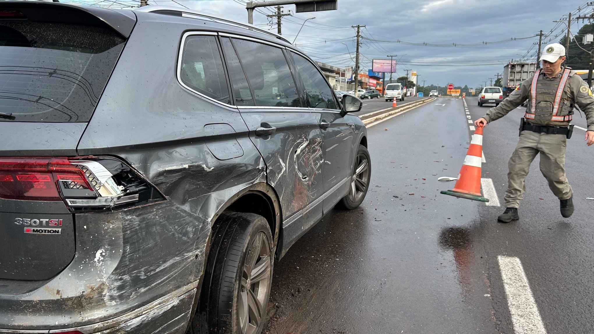 RS-240: Engavetamento entre três carros e caminhão causa transtornos em São Leopoldo