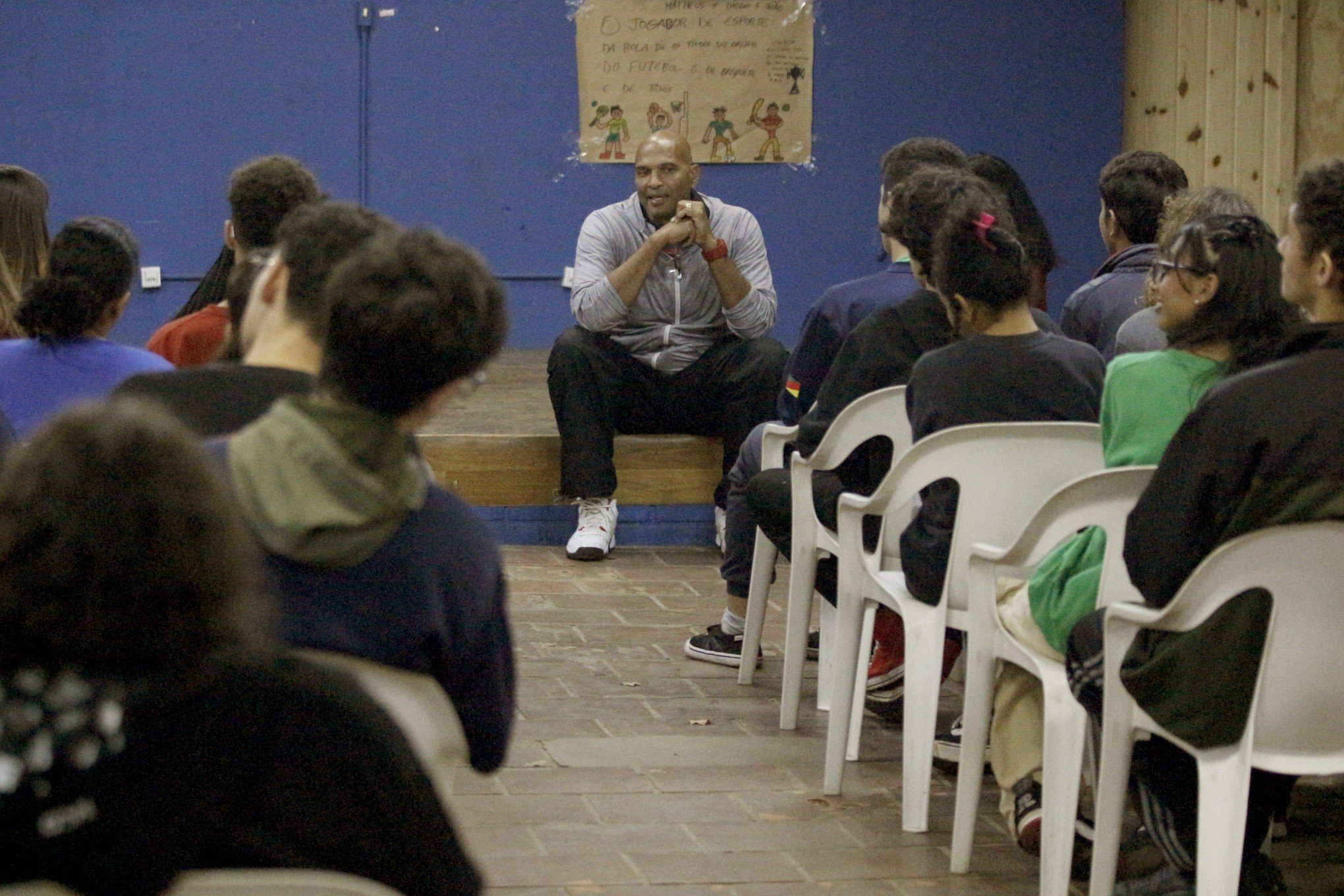 Ex-jogador de vôlei Gilson visita escola no Dia do Desafio em Canoas