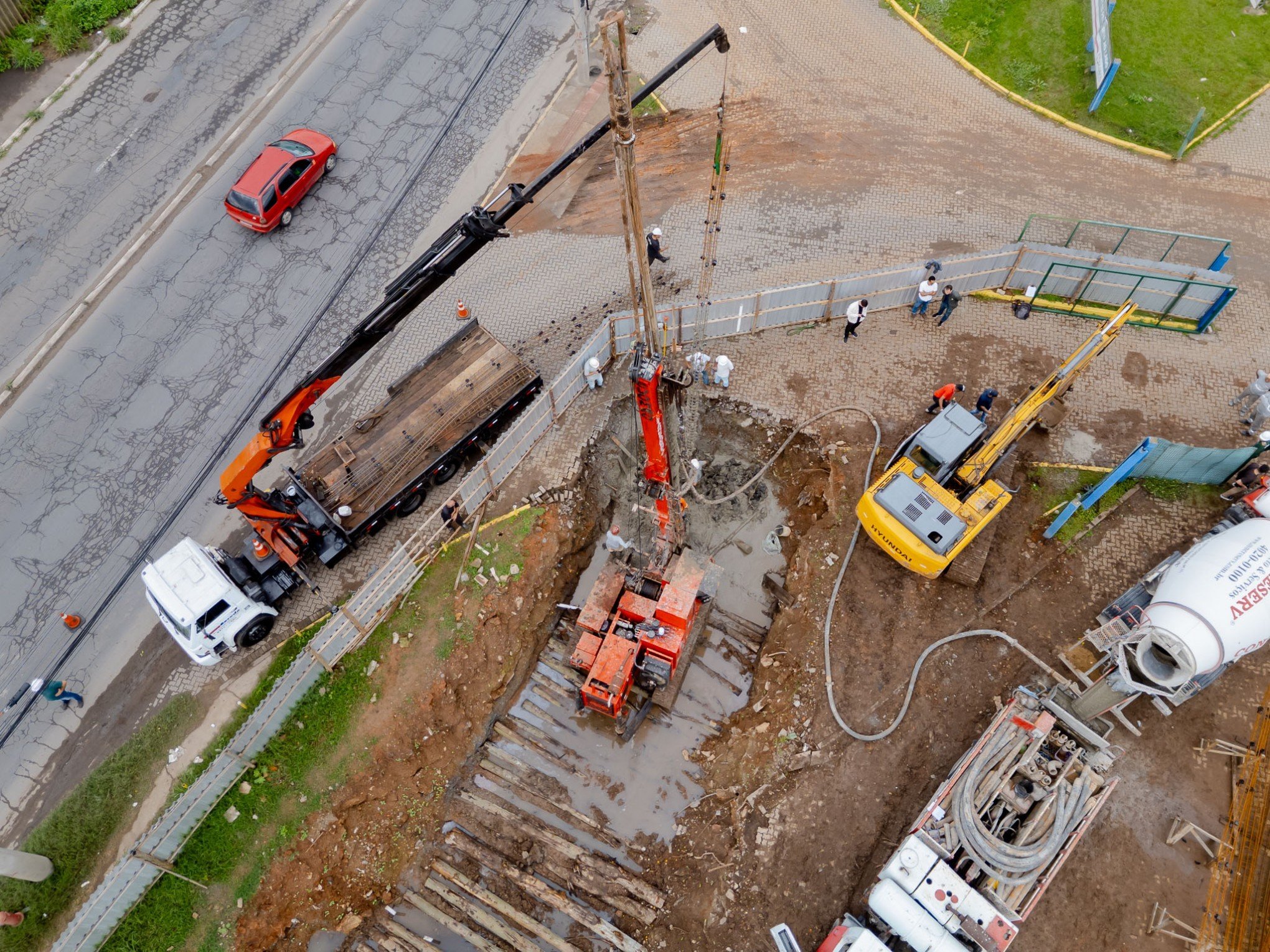 Canoas começa a construção de estacas de muro do bairro Rio Branco