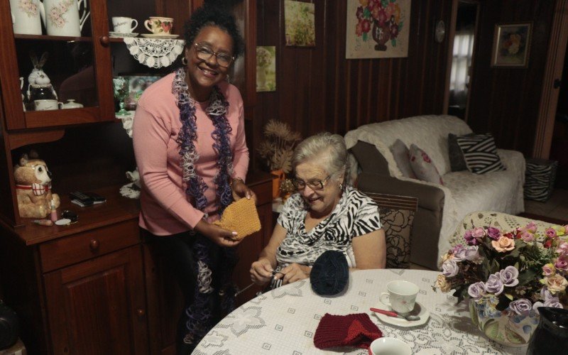 Dona_Ilse_Felipina_Nunes_Monteiro_e_Sandra_Regina_Solidariedade_Crochê_Costura | abc+
