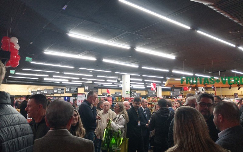 Evento de abertura do Supermercado Viezzer em São Leopoldo