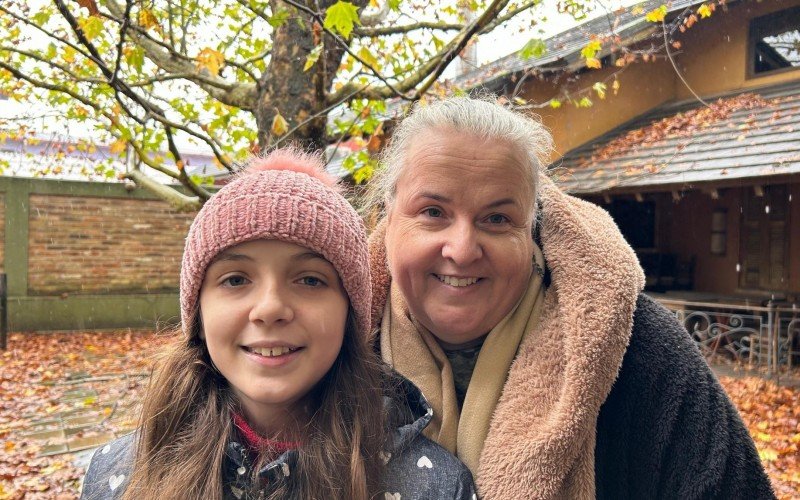 Juliana e a filha Joana visitaram os Campos de Cima da Serra bem agasalhadas nesse primeiro dia congelante do ano | abc+