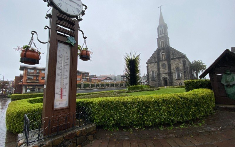 Termômetros no Centro de Gramado marcavam 0°C às 9 horas desta quinta-feira (29)