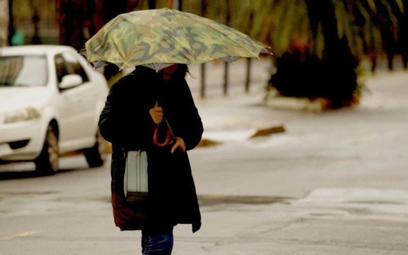 PREVISÃO DO TEMPO: Como será a virada do outono para o inverno e o que esperar da chuva no fim de semana no RS | abc+