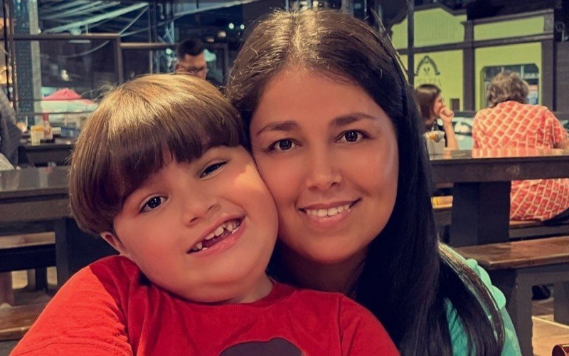 Kalebi com a mãe Diná | abc+