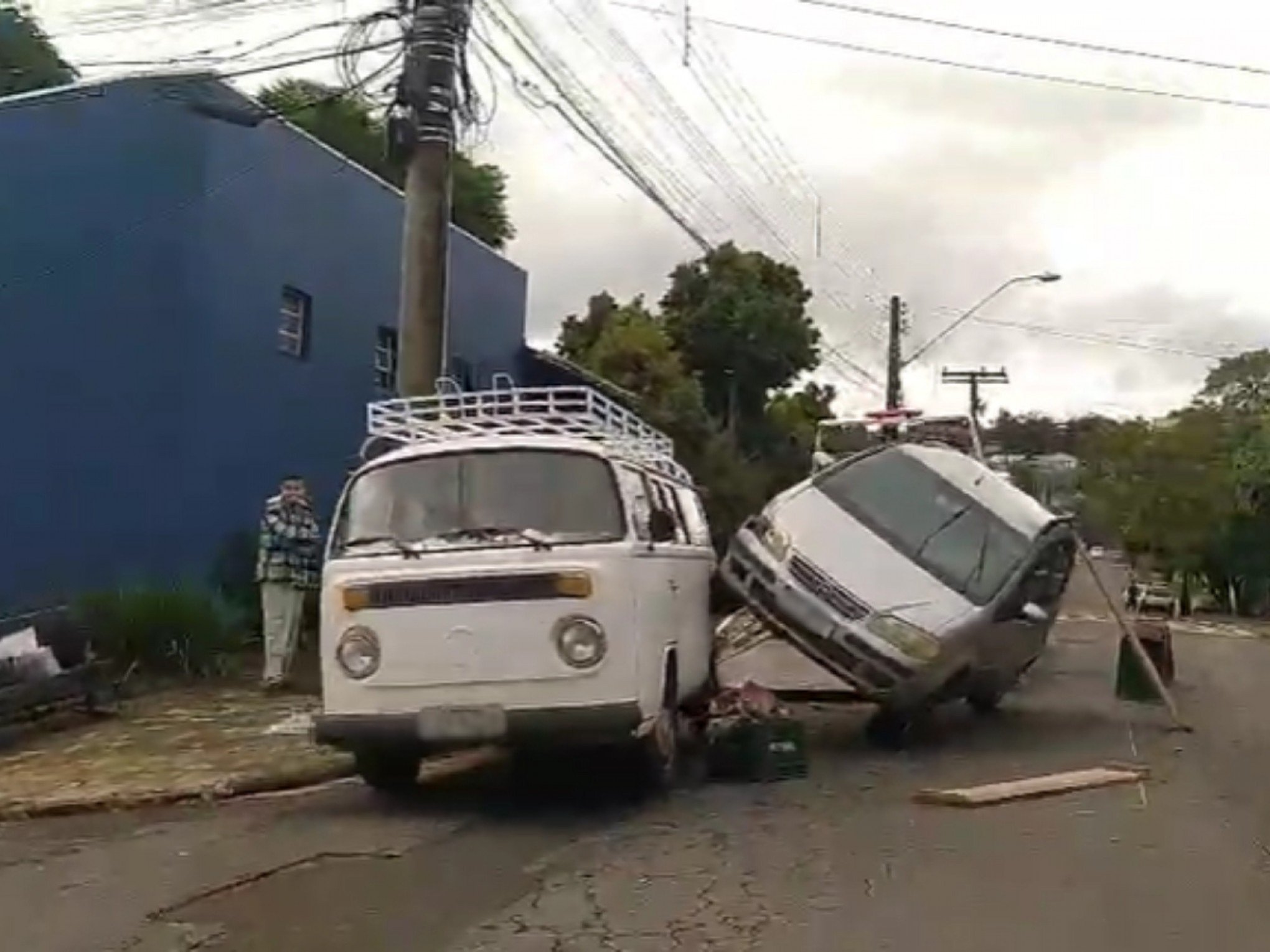 VÍDEO: Cena inusitada no trânsito chama atenção em bairro de NH