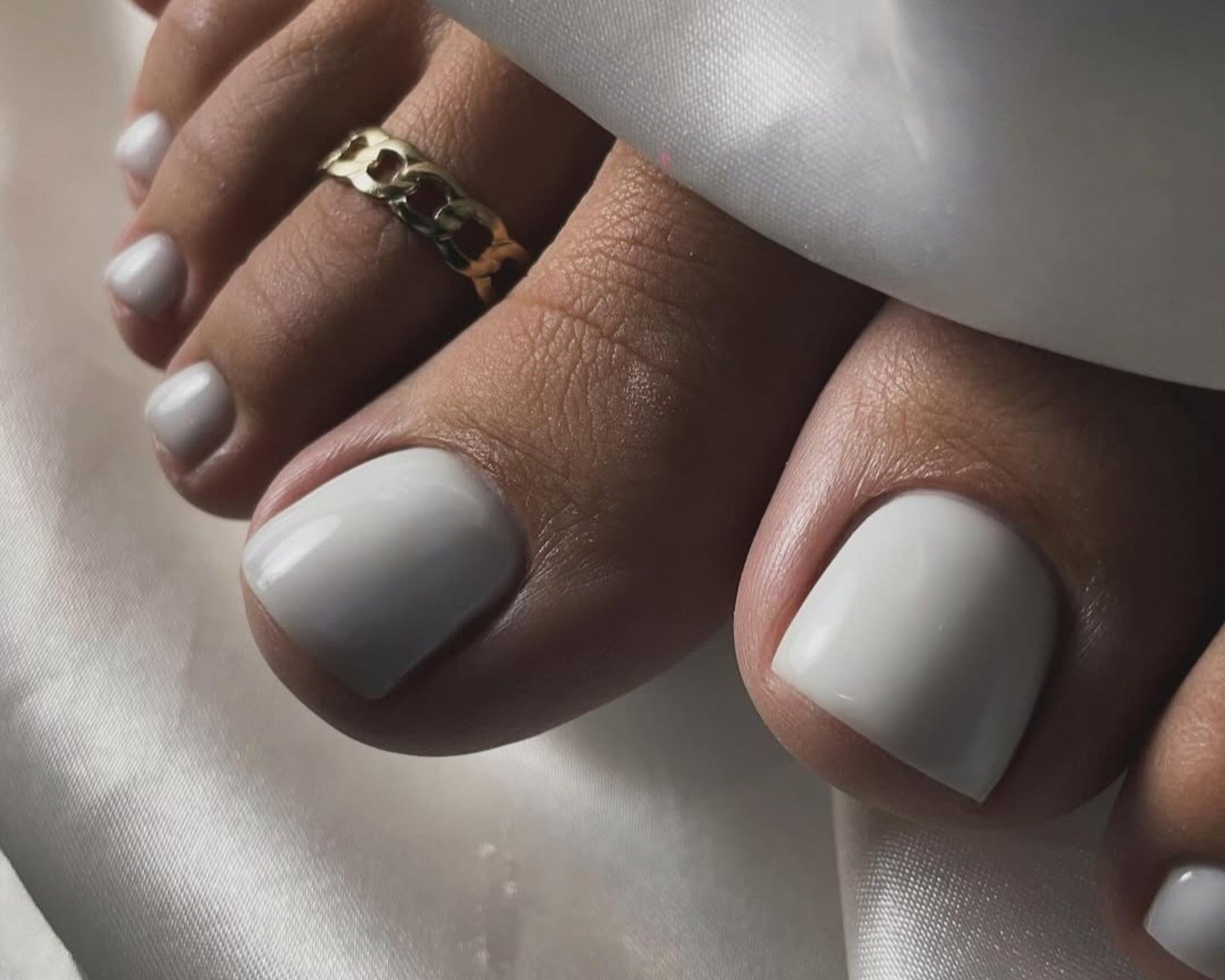 Esmalte branco é tendência em 2025 | abc+