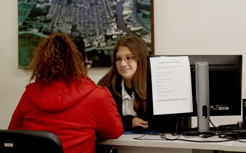Laura Santos Pereira é jovem aprendiz na Secretaria Municipal de Desenvolvimento Econômico e Inovação (SMDEI)