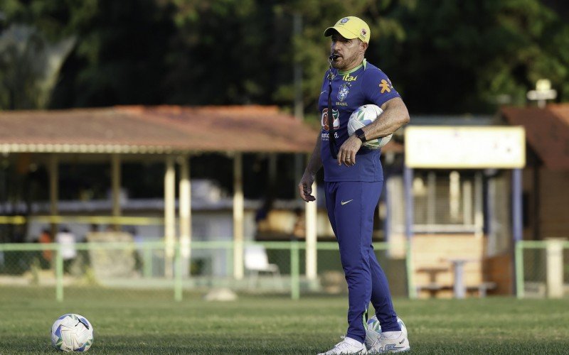 Ramon Menezes é o técnico da equipe sub-20 brasileira | abc+