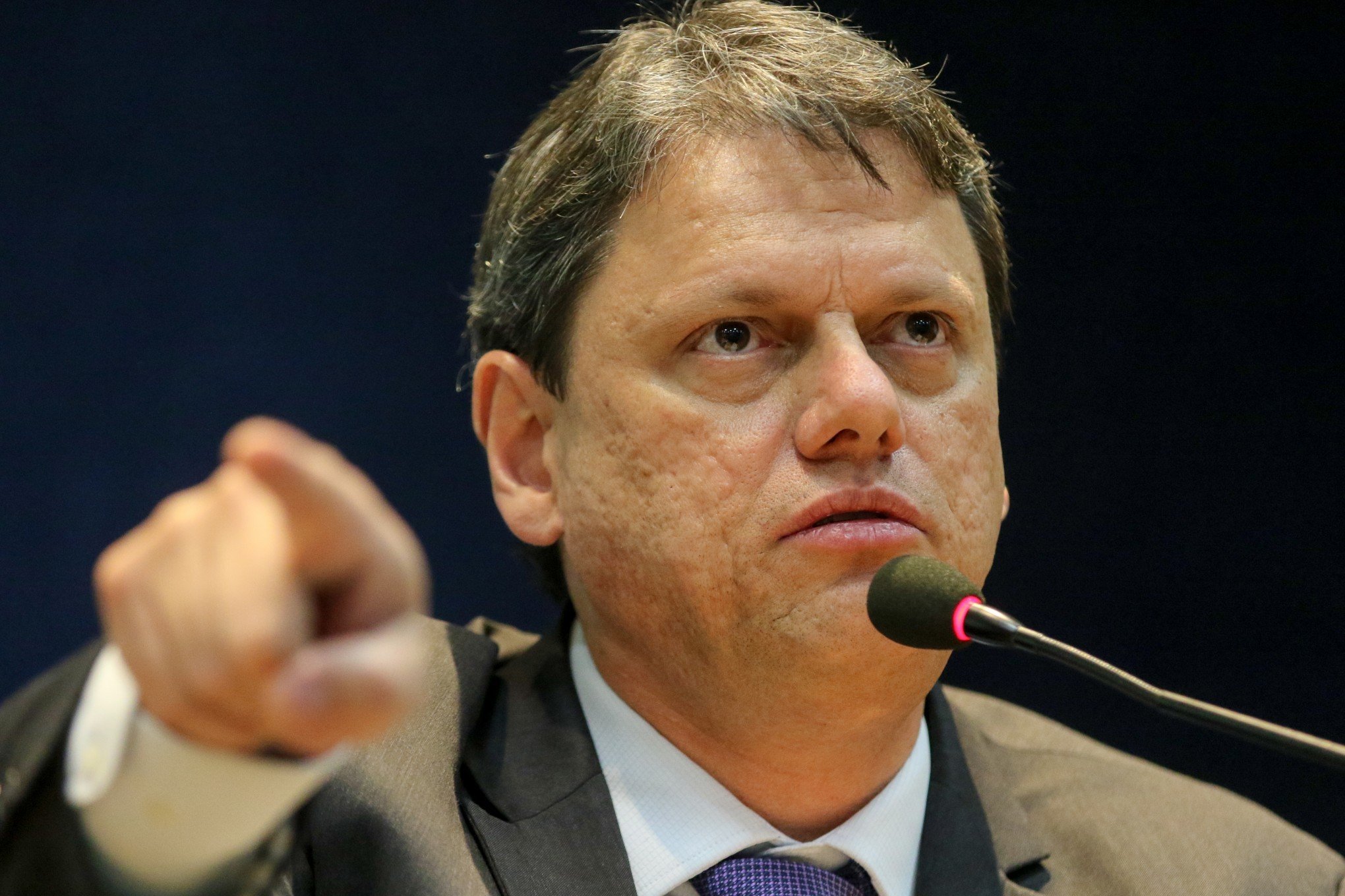 "Ninguém aguenta mais a tirania de um ministro como Moraes", diz Tarcísio