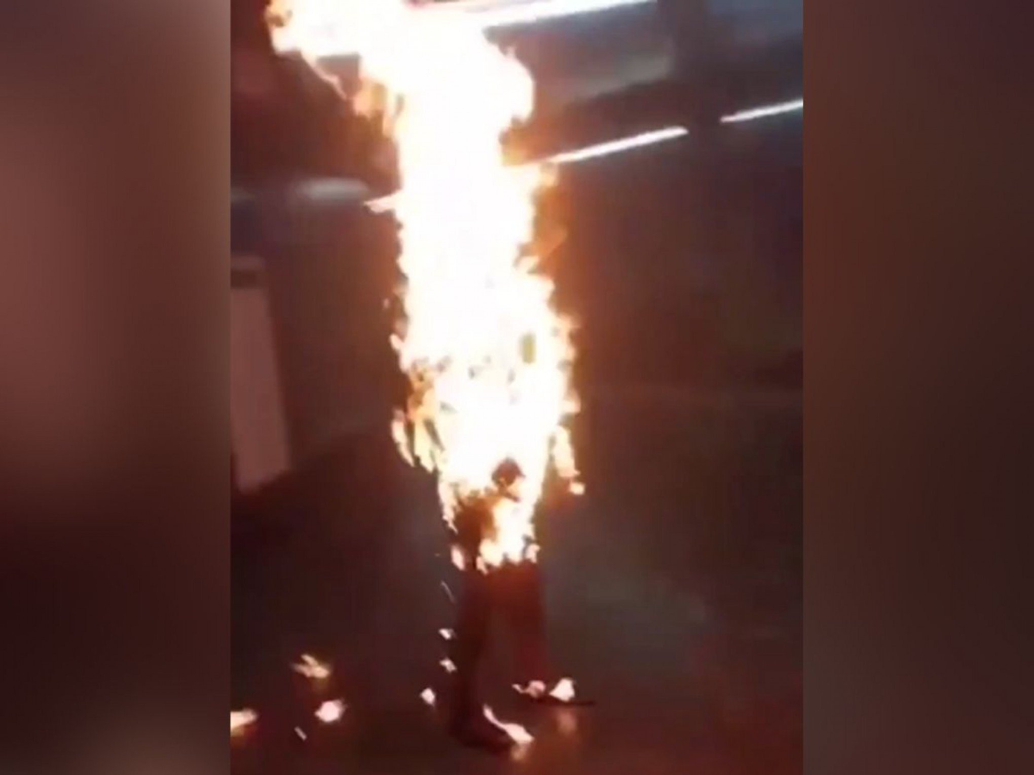 Morre homem que ateou fogo no próprio corpo dentro do estação de Metrô de SP