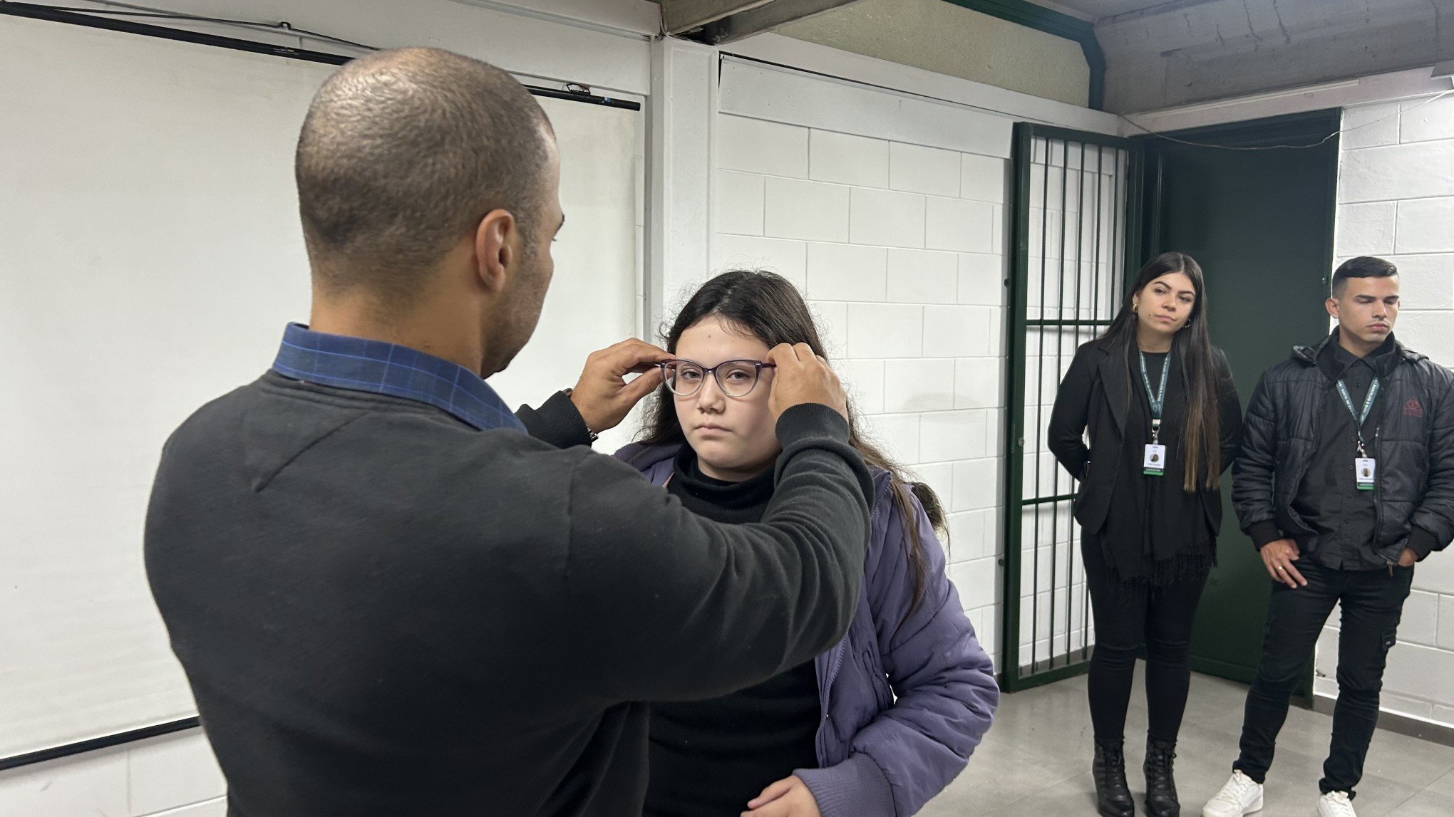 Alunos da rede municipal de Novo Hamburgo recebem óculos gratuitos e avaliação oftalmológica