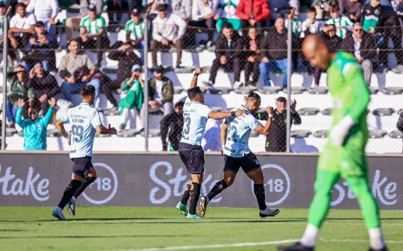 Braithwaite abriu o o placar para o Tricolor