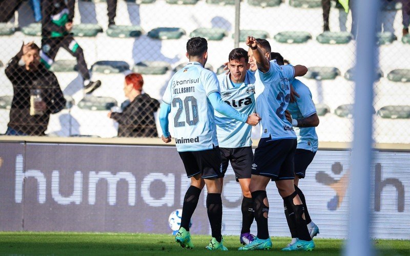 Jogadores comemoram mais uma vitória
