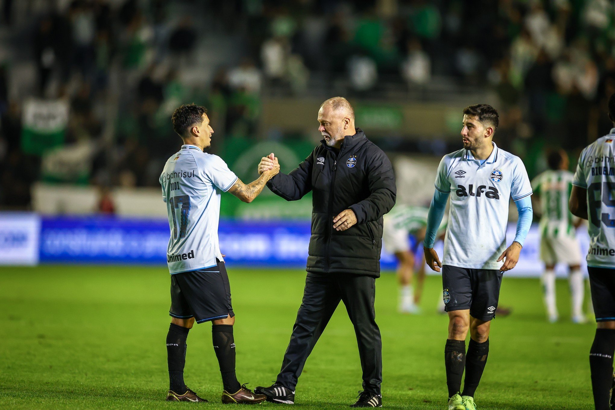 Mano celebra vitória e solidez defensiva: "Hoje foi nítido aquilo que queríamos fazer"