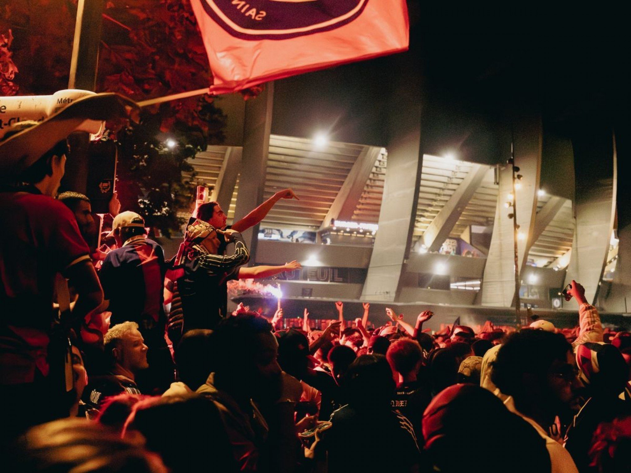 PSG é multado pela Uefa por causa de confusão de torcedores na final da Champions League