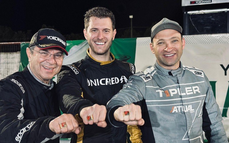 Franco Pasquale (centro) e equipe do MC Tubarão conquista as 6 Horas de Guaporé na Geral e na GT com o MC40 #5