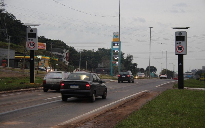 Lombadas eletrônicas instaladas na RS-239 em Novo Hamburgo