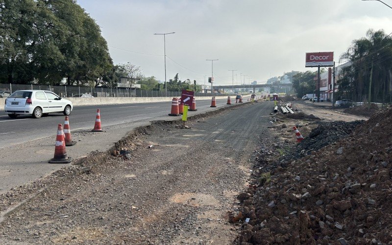 A obra de extensão do pontilhão da BR-116 sobre o Arroio Luiz Rau no acesso à RS-239 segue até setembro
