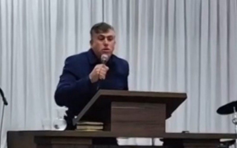 VÍDEO: Pastor morre após sofrer mal súbito durante culto no RS