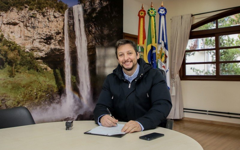 Gilberto Cezar anuncia seleção para 32 monitores e 18 professores de educação infantil