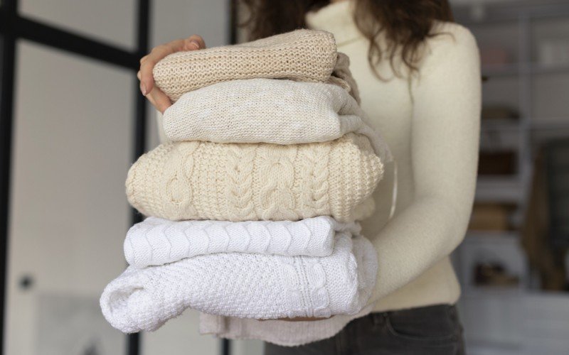 Adeus bolinhas! Veja como recuperar suas roupas em minutos