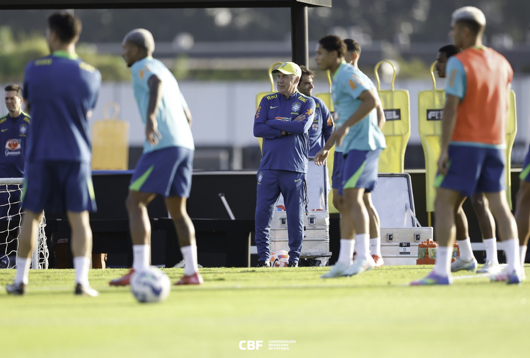 Ancelotti comanda 1º treino na seleção com desfalques e atenção a Casemiro e Richarlison