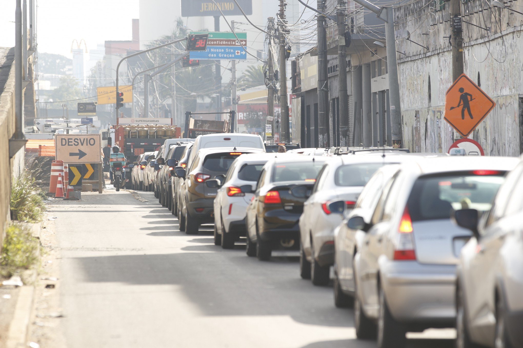 Falta sinalização, segundo motoristas, nos trechos em obra da BR-116, em Canoas