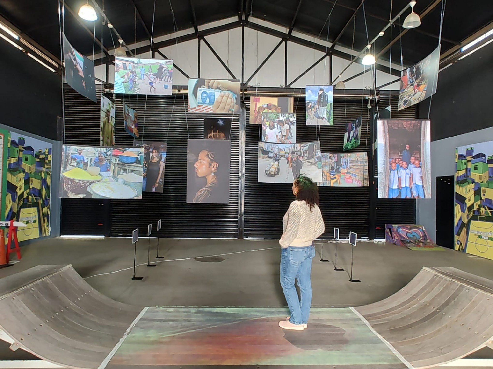 Exposição no Hangar Cultural reúne obras realizadas na Nigéria